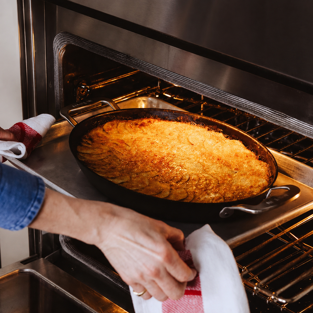 VEYUNA Carbon Steel Gratin Dish 12-Inch – Seasoned Pan for Homemade Food Prep